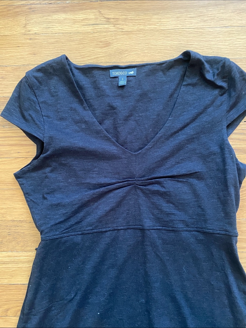Toad&Co Black Short Sleeve V-Neck dress with Gathered Bust size small